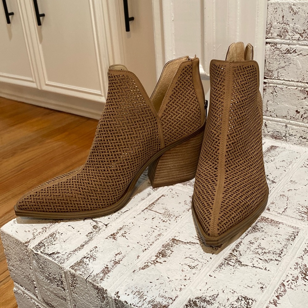 Vince Camuto tan leather booties size 11